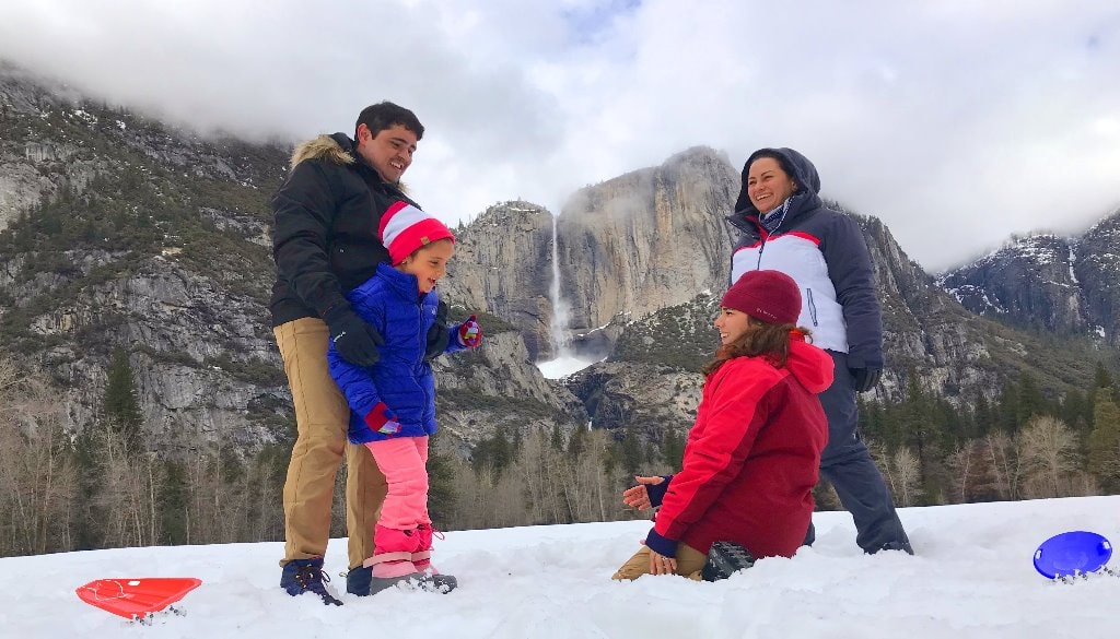 Temporada de nieve Yosemite en excursiones de un día de invierno