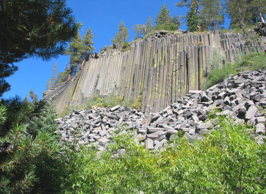 Devils-Postpile-National-Monument-eastern-sierra-attractions-California.jpg