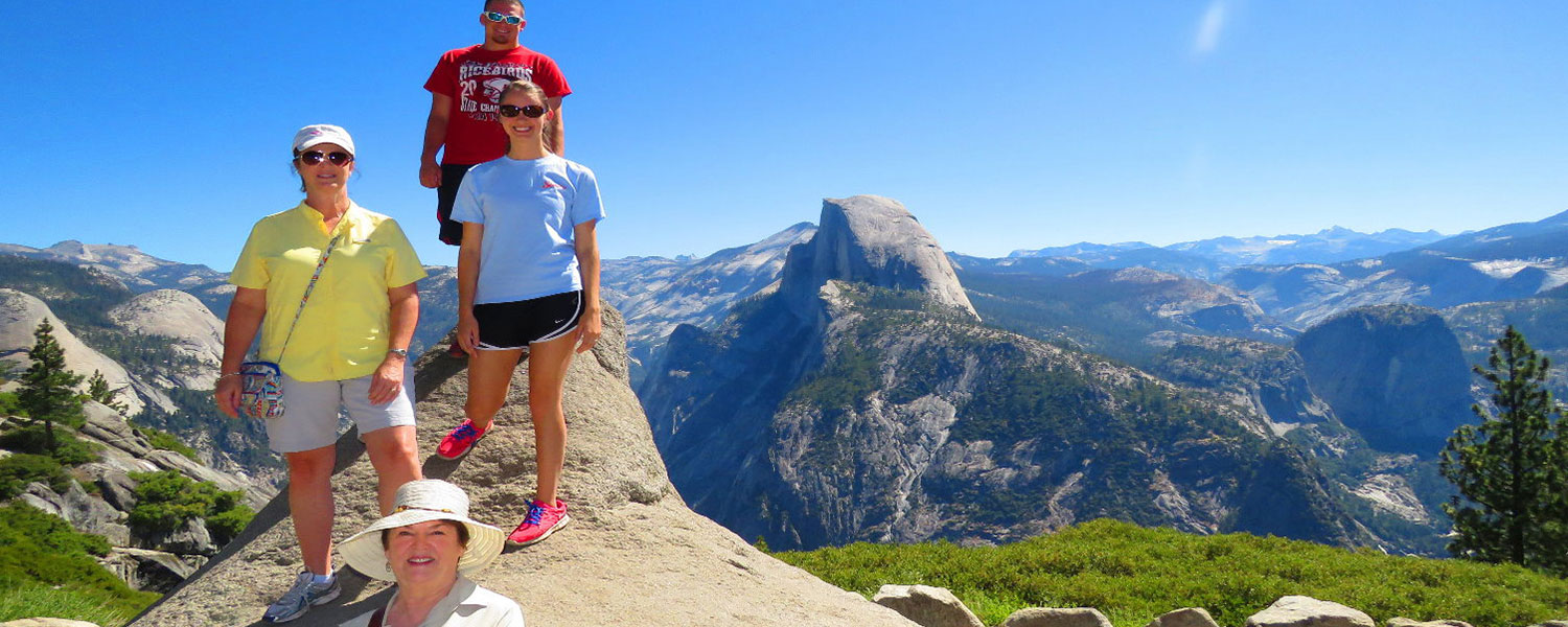 Glacier-Point-Sightseeing-from-the-Yosemite-Valley